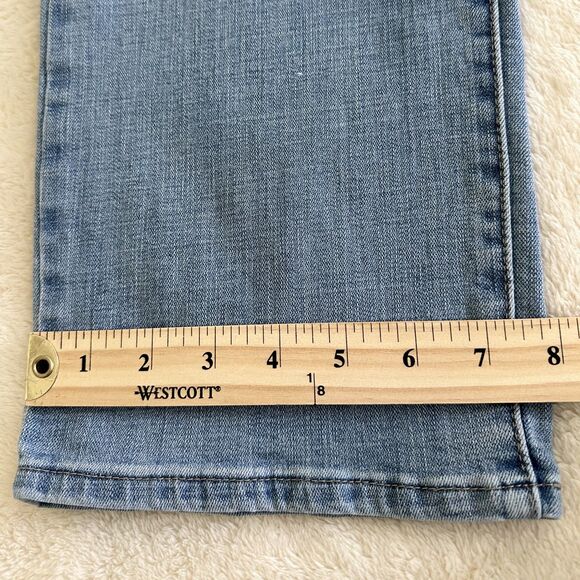 Levis Jeans Womens Plus Size 16W Classic Straight Light Denim Wash Streetwear - Picture 9 of 9